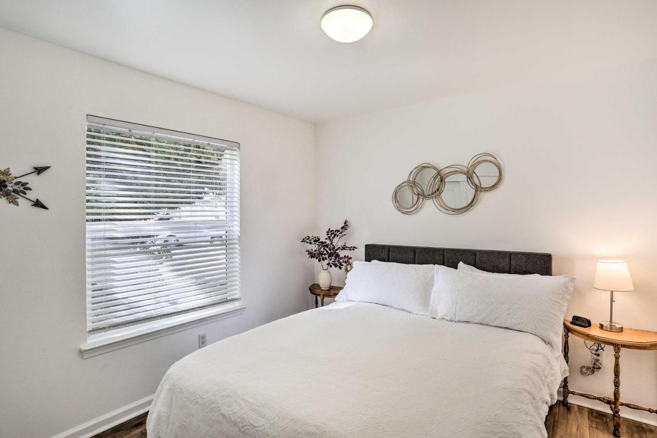 Mount Shasta Escape With Balcony About Walk To Dtwn Villa Exterior photo